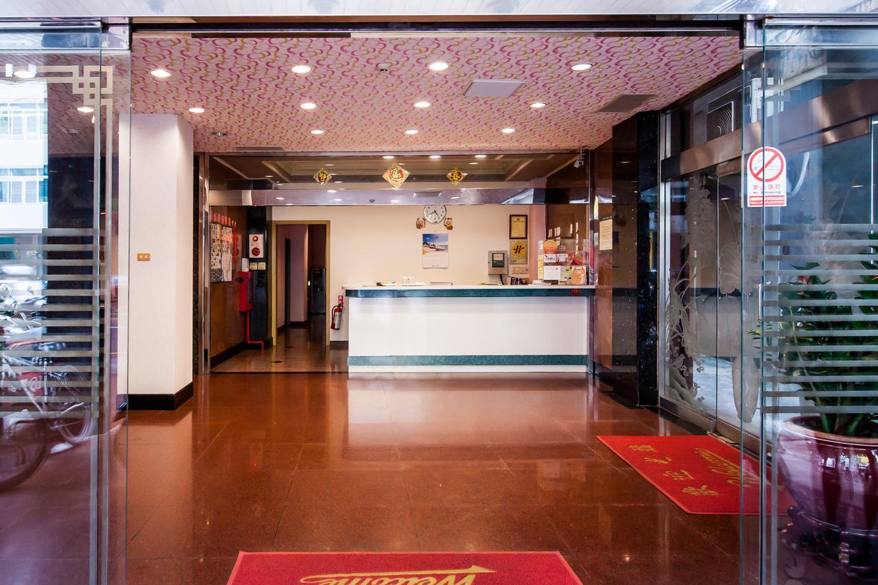 Ruei Gung Business Hotel Kaohsiung Exterior photo