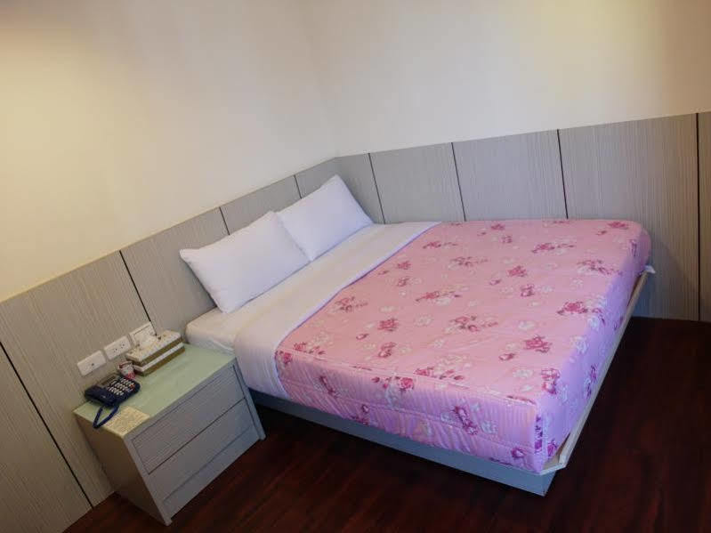 Ruei Gung Business Hotel Kaohsiung Exterior photo