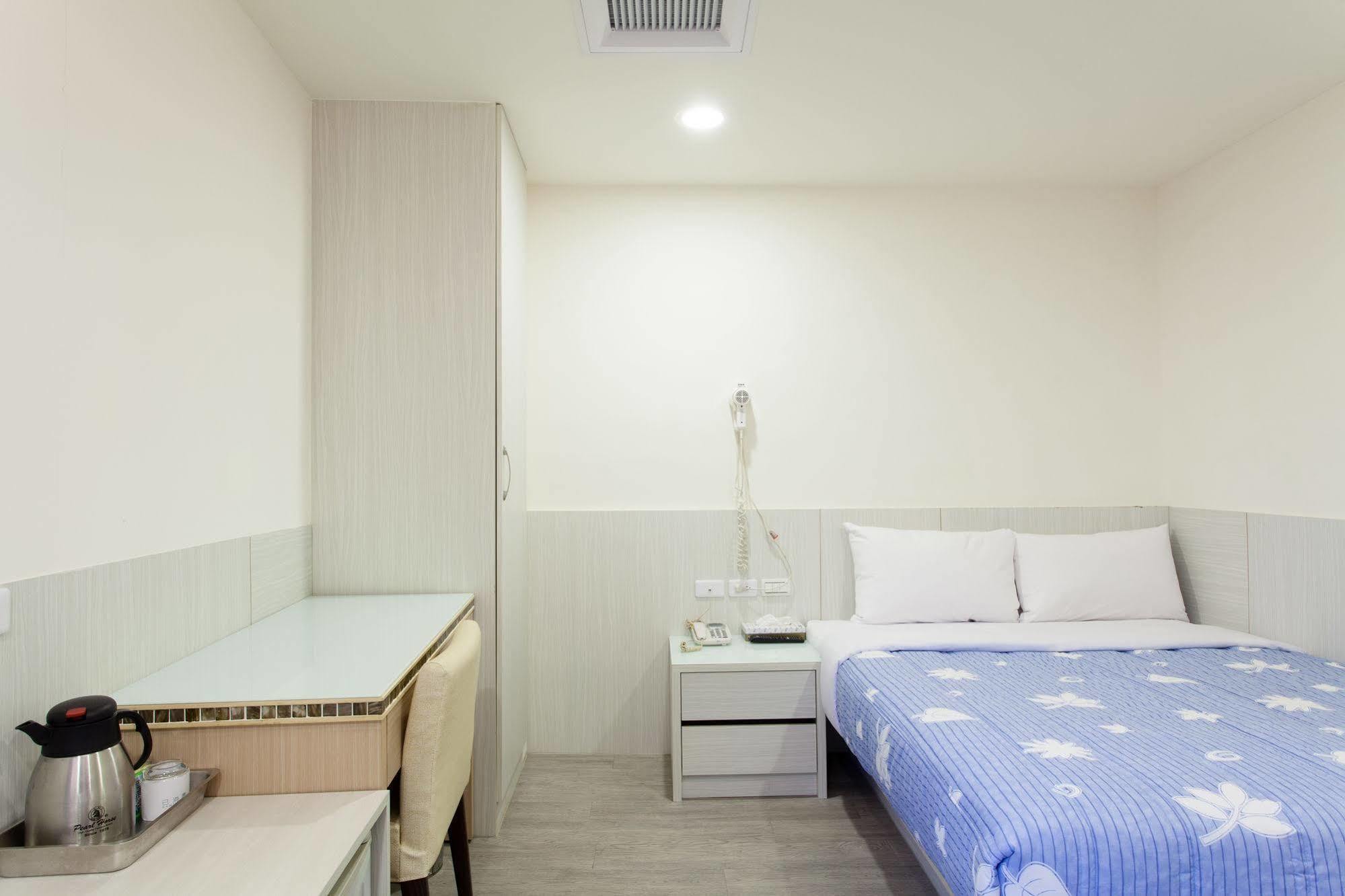 Ruei Gung Business Hotel Kaohsiung Exterior photo