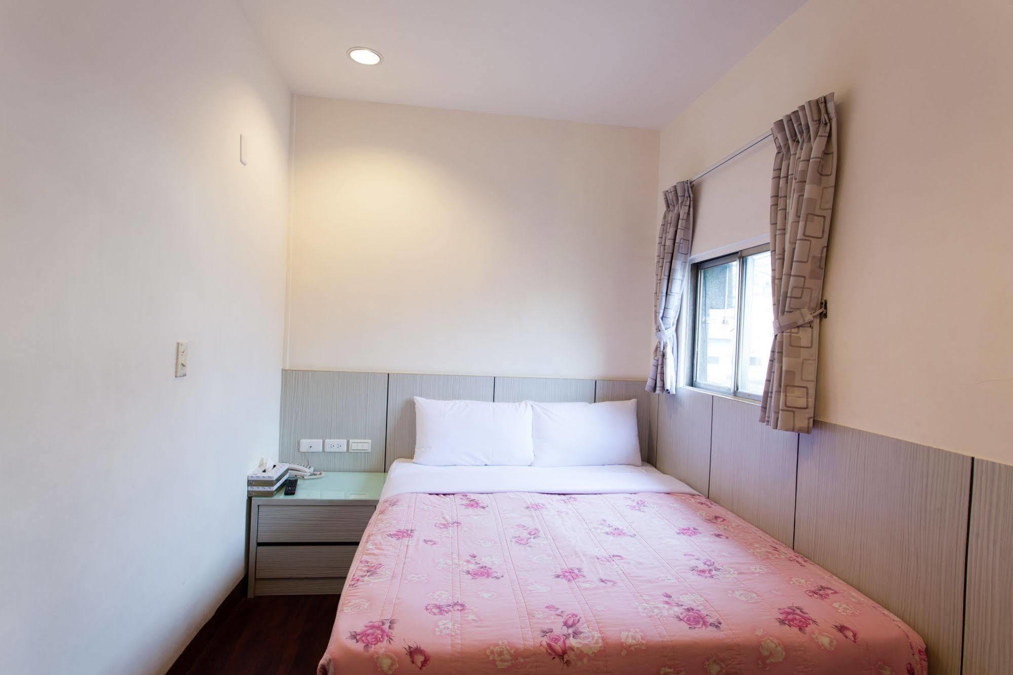 Ruei Gung Business Hotel Kaohsiung Exterior photo