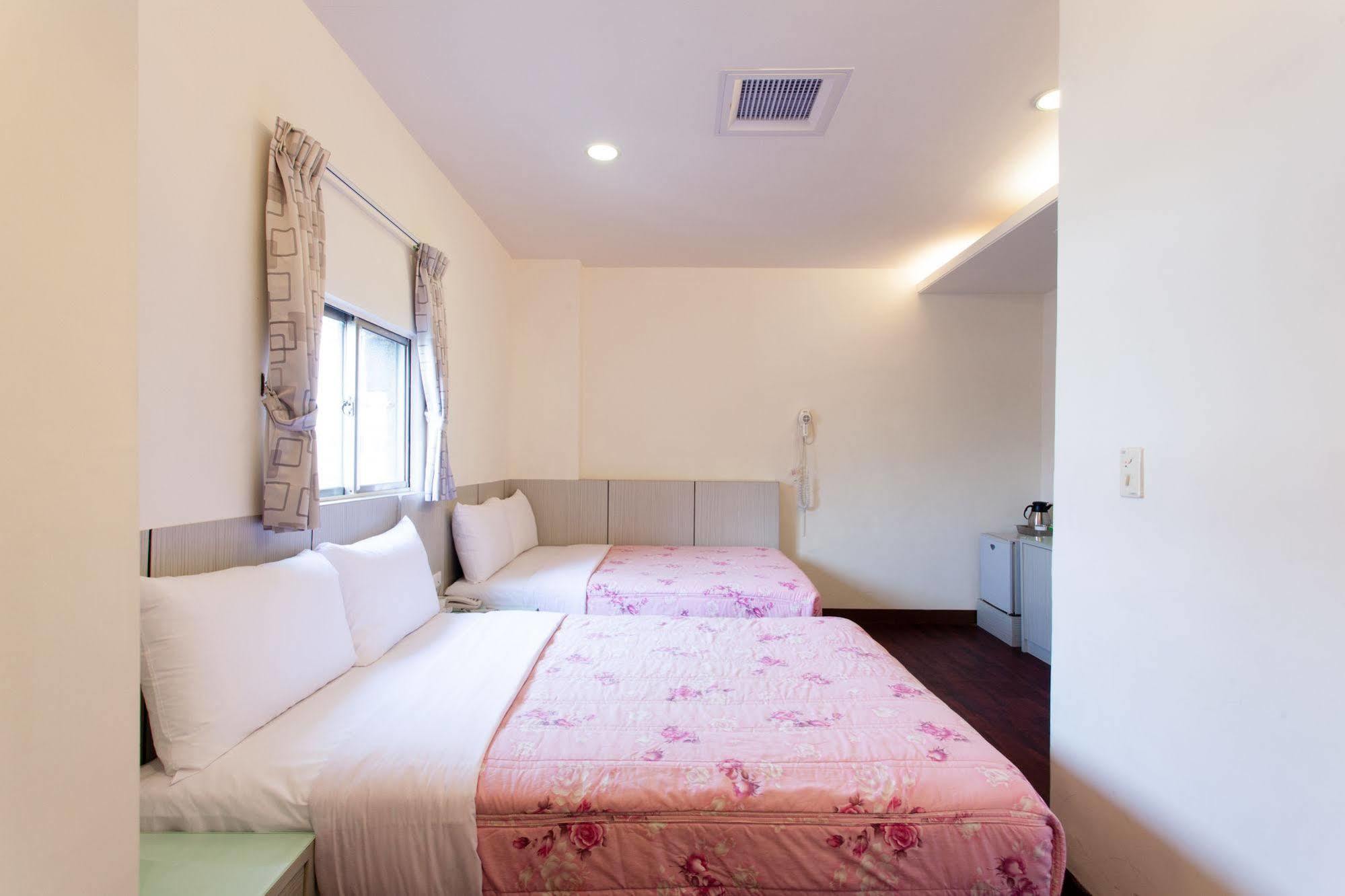 Ruei Gung Business Hotel Kaohsiung Exterior photo