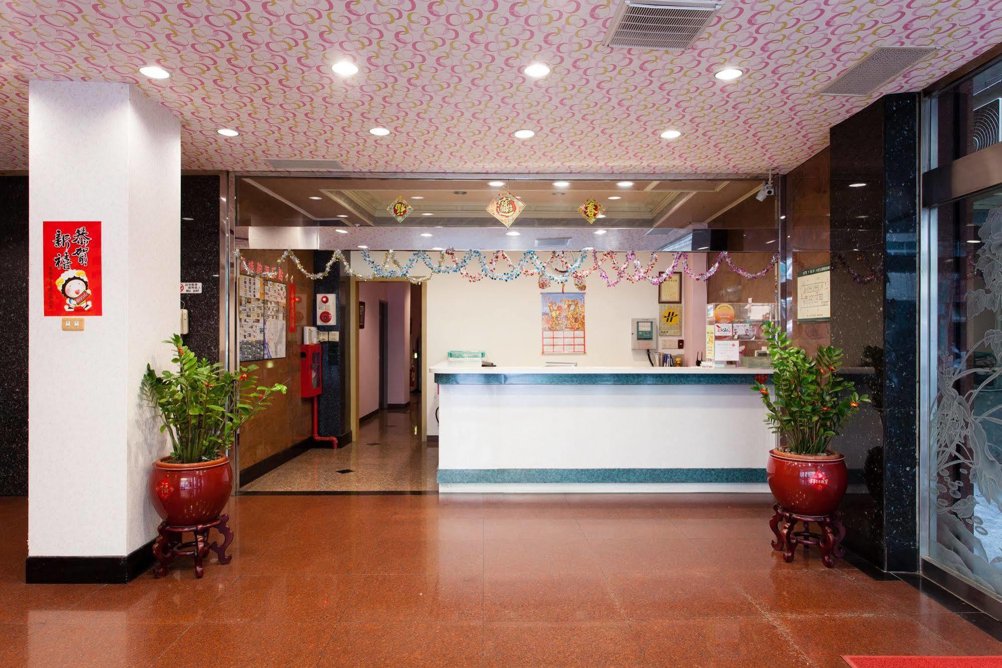 Ruei Gung Business Hotel Kaohsiung Exterior photo